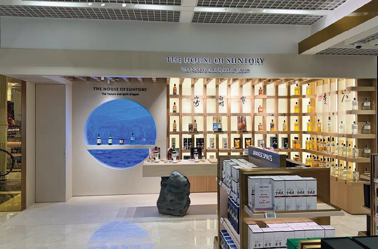 Matte Black's interior fit out for Suntory at T3 Central, Singapore.